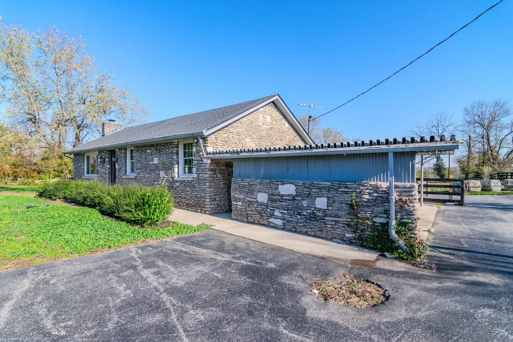 7897 Old Richmond Road Lexington KY 40515