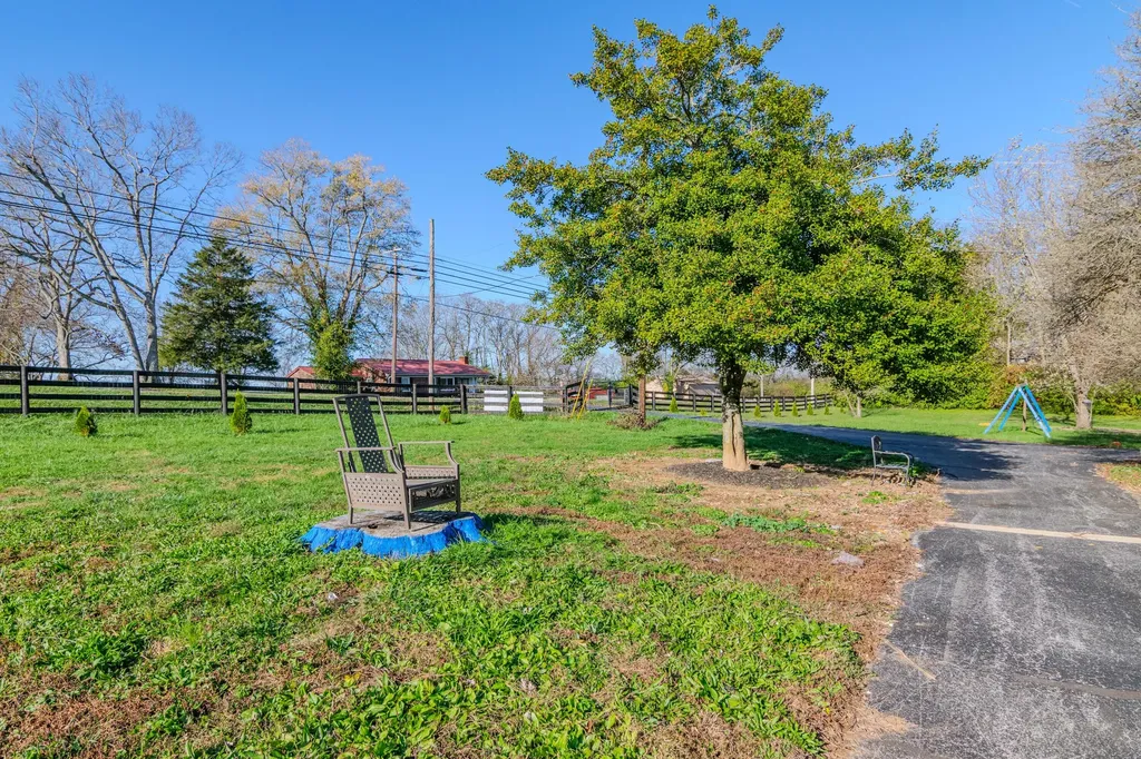 7897 Old Richmond Road Lexington KY 40515