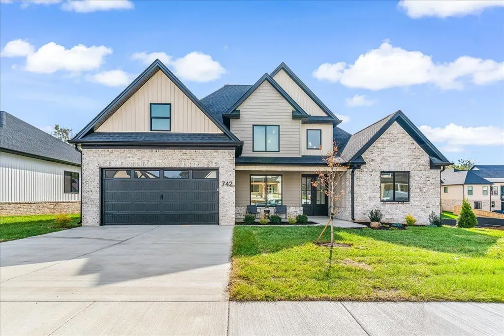 742 Azalea Lane Versailles KY 40383