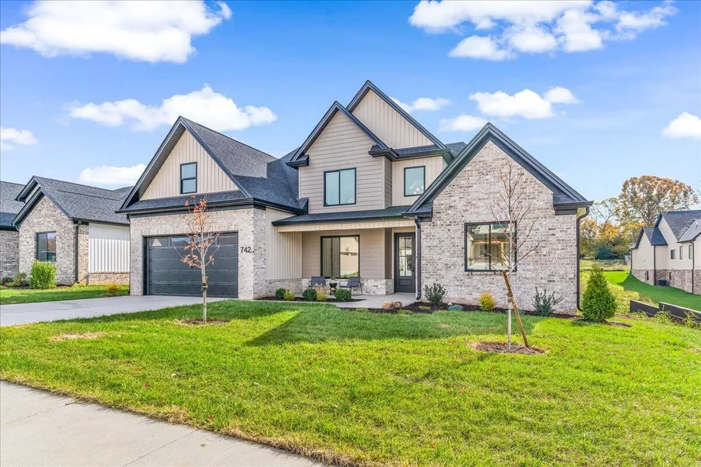 742 Azalea Lane Versailles KY 40383