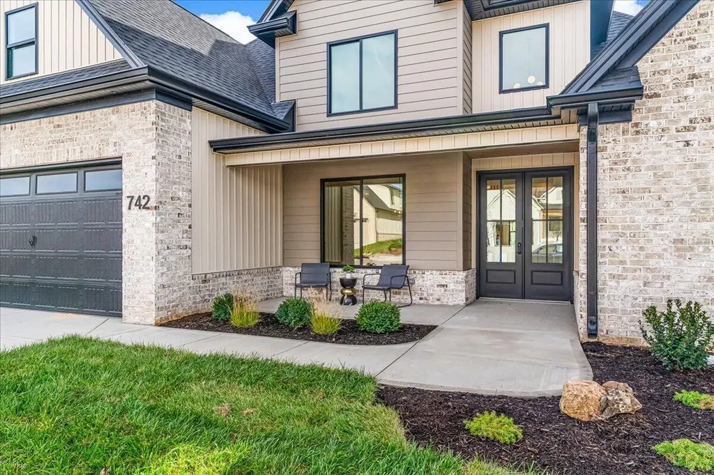 742 Azalea Lane Versailles KY 40383