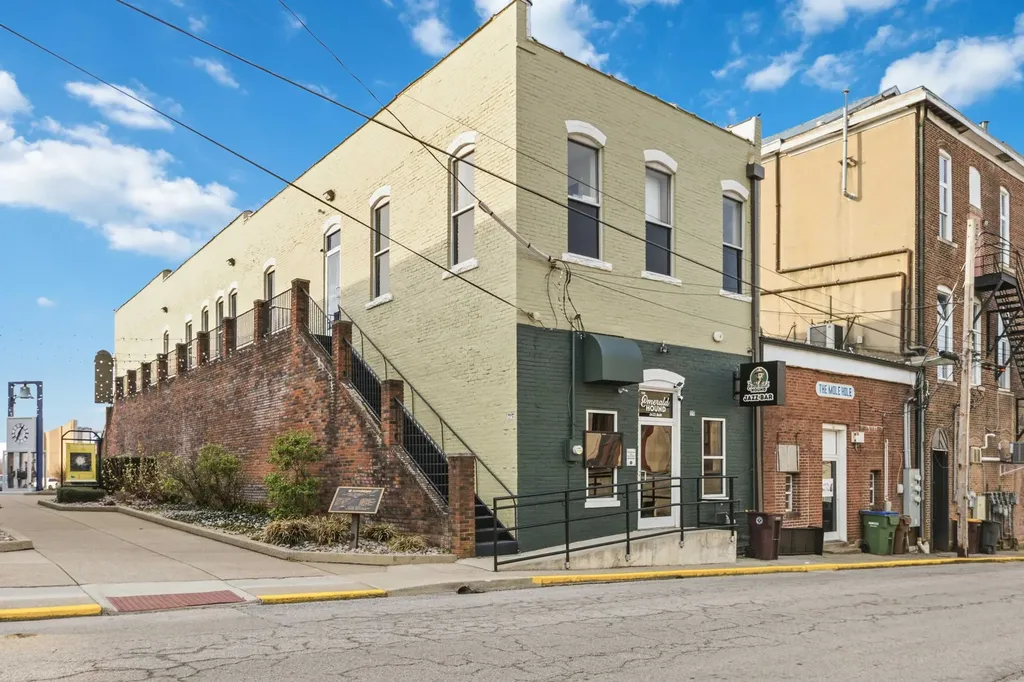38 Public Square East Mount Vernon Street Somerset KY 42501