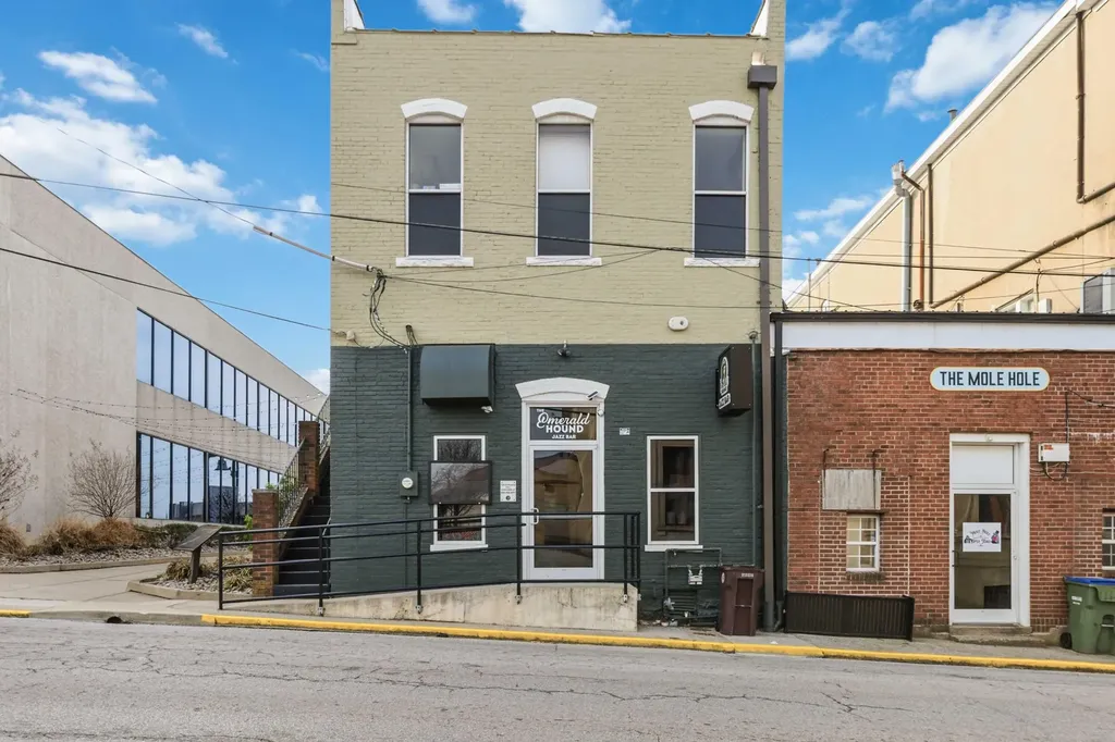38 Public Square East Mount Vernon Street Somerset KY 42501