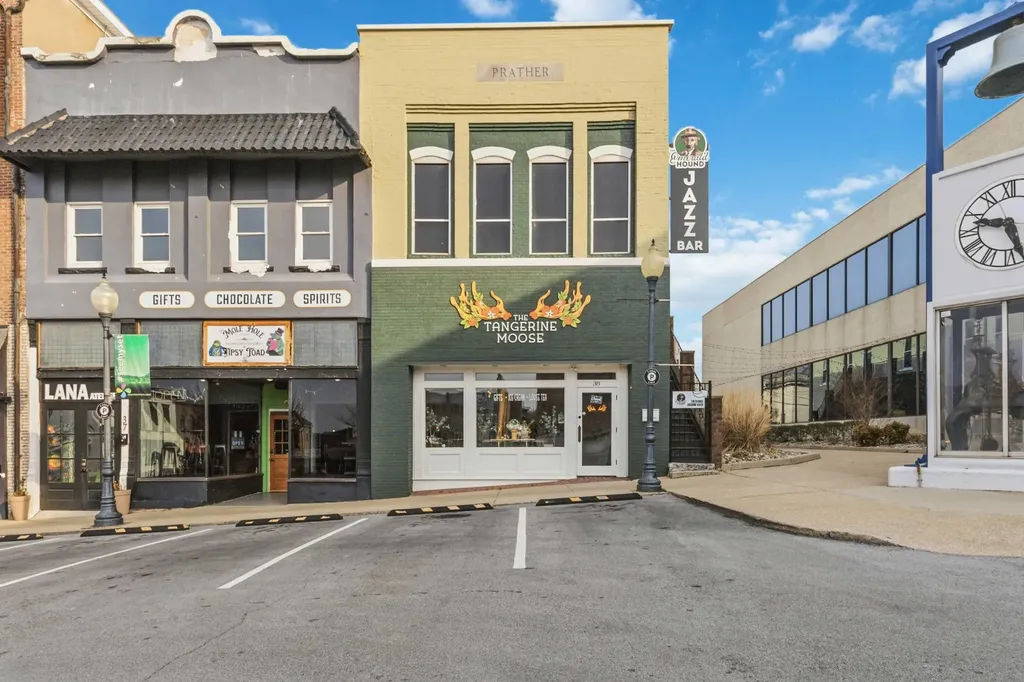38 Public Square East Mount Vernon Street Somerset KY 42501