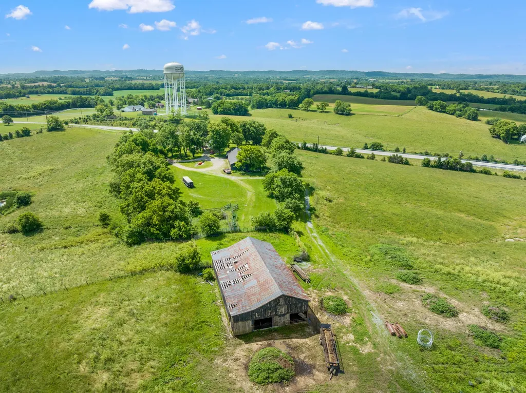 7053 Perryville Road Danville KY 40422