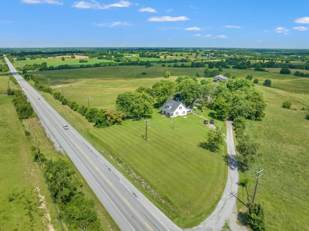 7053 Perryville Road Danville KY 40422