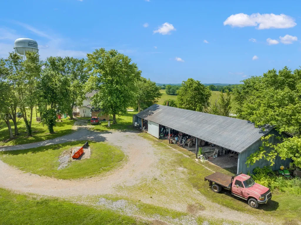 7053 Perryville Road Danville KY 40422