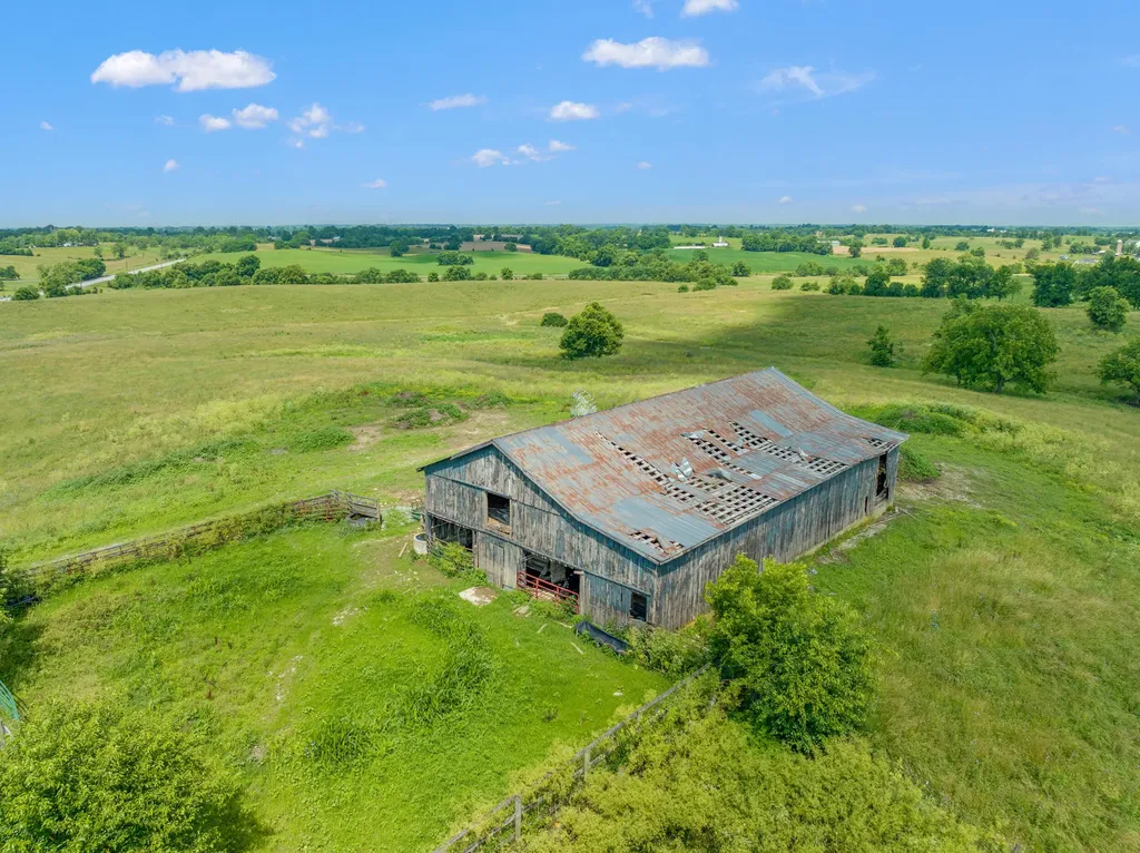 7053 Perryville Road Danville KY 40422