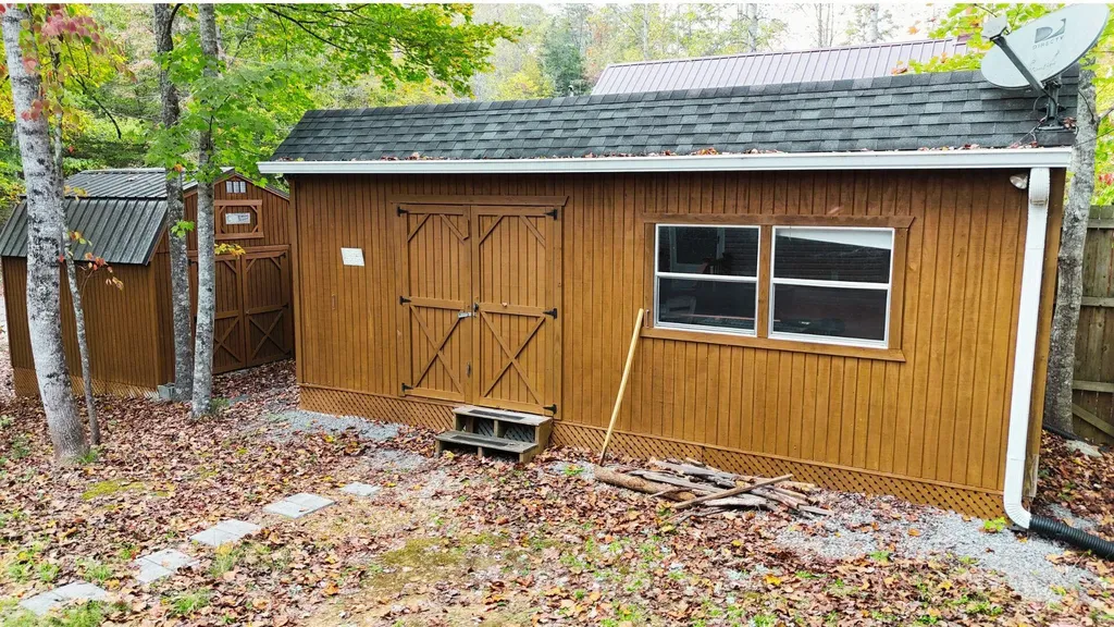 833 George Hardwick Road Bronston KY 42518