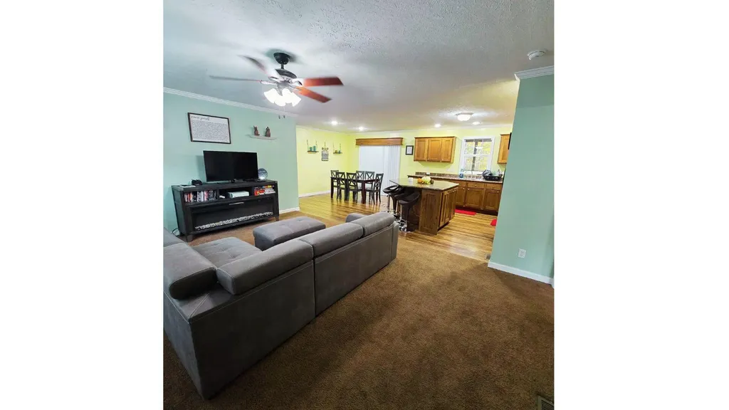 833 George Hardwick Road Bronston KY 42518