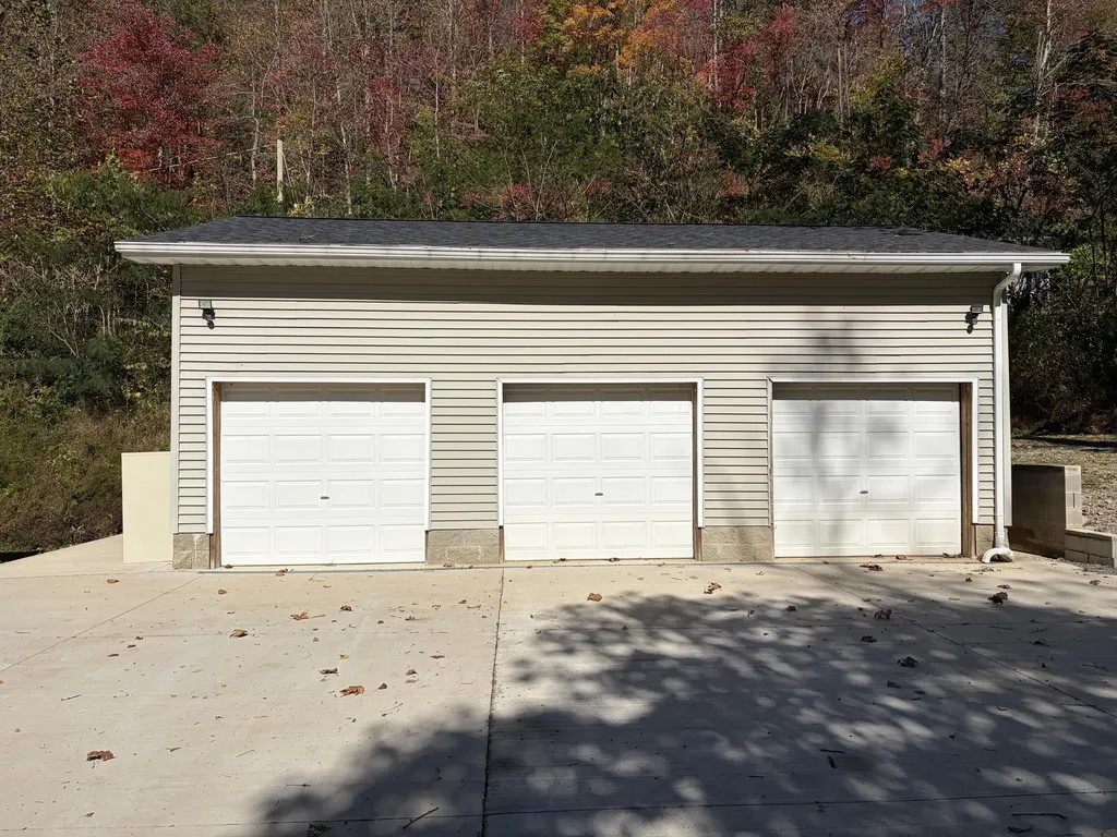 25 Banner Fork Road Wallins KY 40873