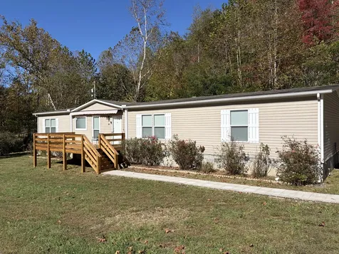 25 Banner Fork Road Wallins KY 40873