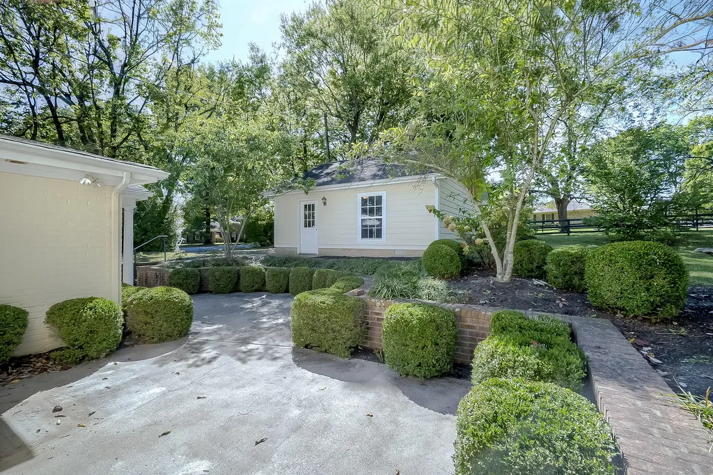 315 Heritage Road Versailles KY 40383