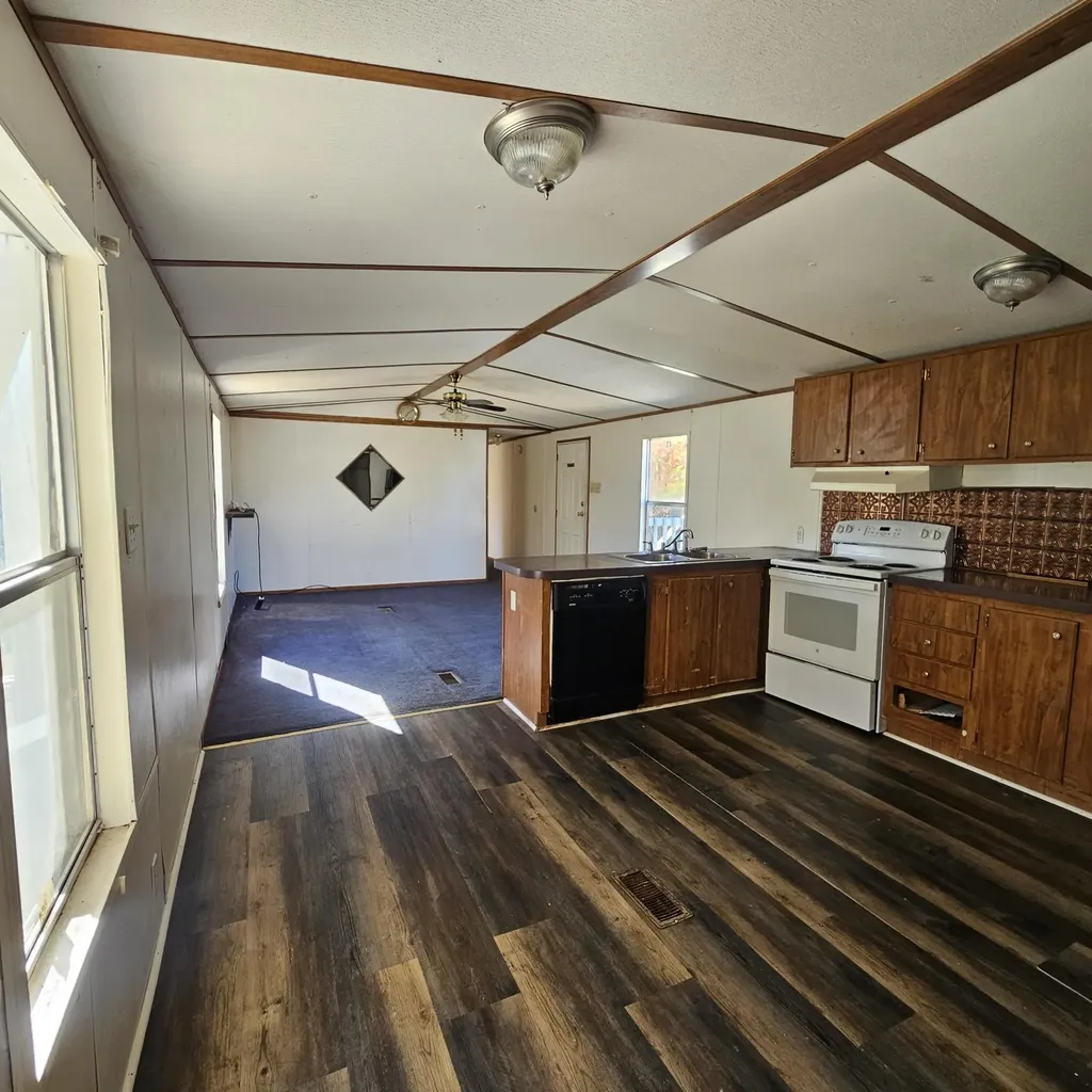 270 Hensley Road East Bernstadt KY 40729