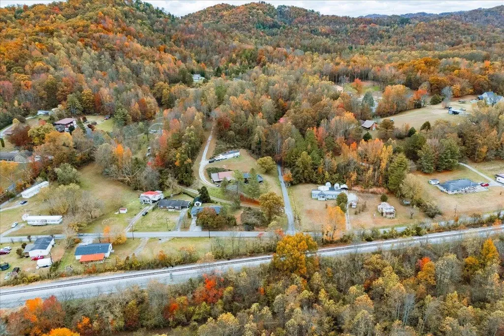 341 Key 930 Artemus KY 40903