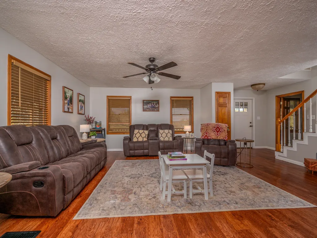 811 Glen Lawson Road Ezel KY 41425