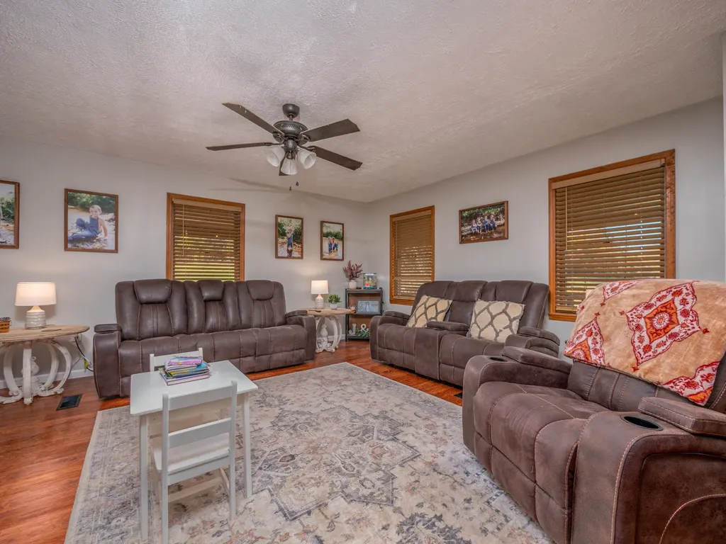 811 Glen Lawson Road Ezel KY 41425