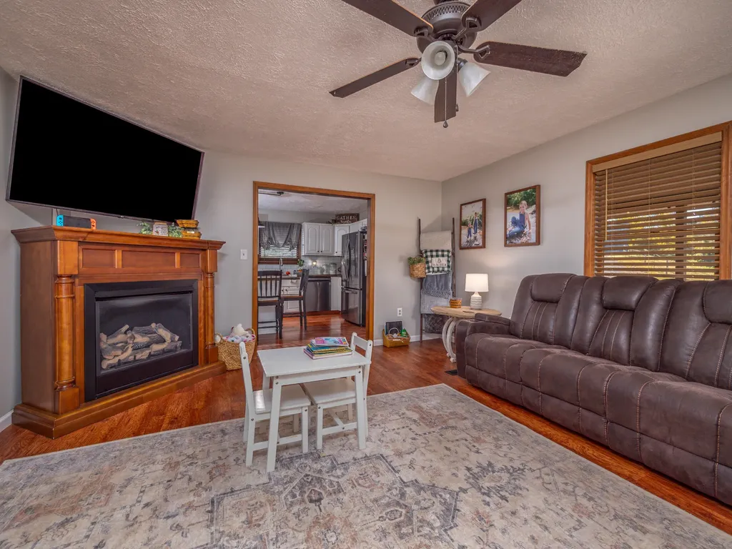 811 Glen Lawson Road Ezel KY 41425
