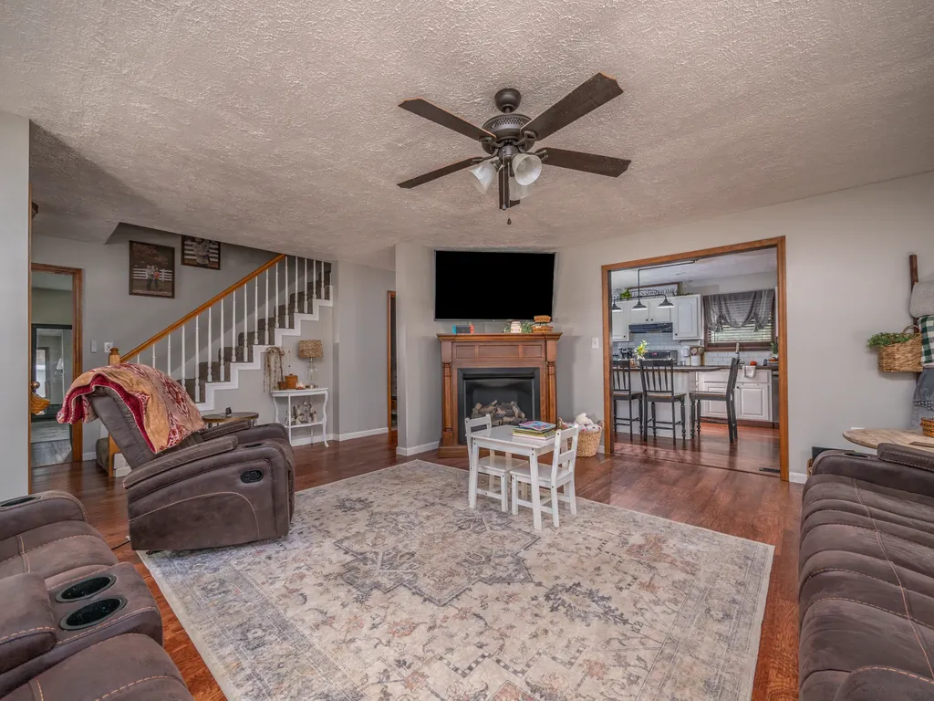 811 Glen Lawson Road Ezel KY 41425