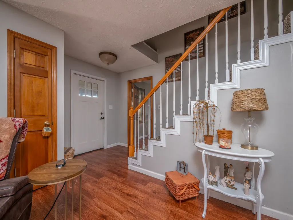 811 Glen Lawson Road Ezel KY 41425