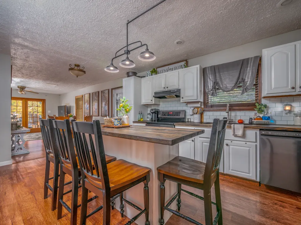 811 Glen Lawson Road Ezel KY 41425