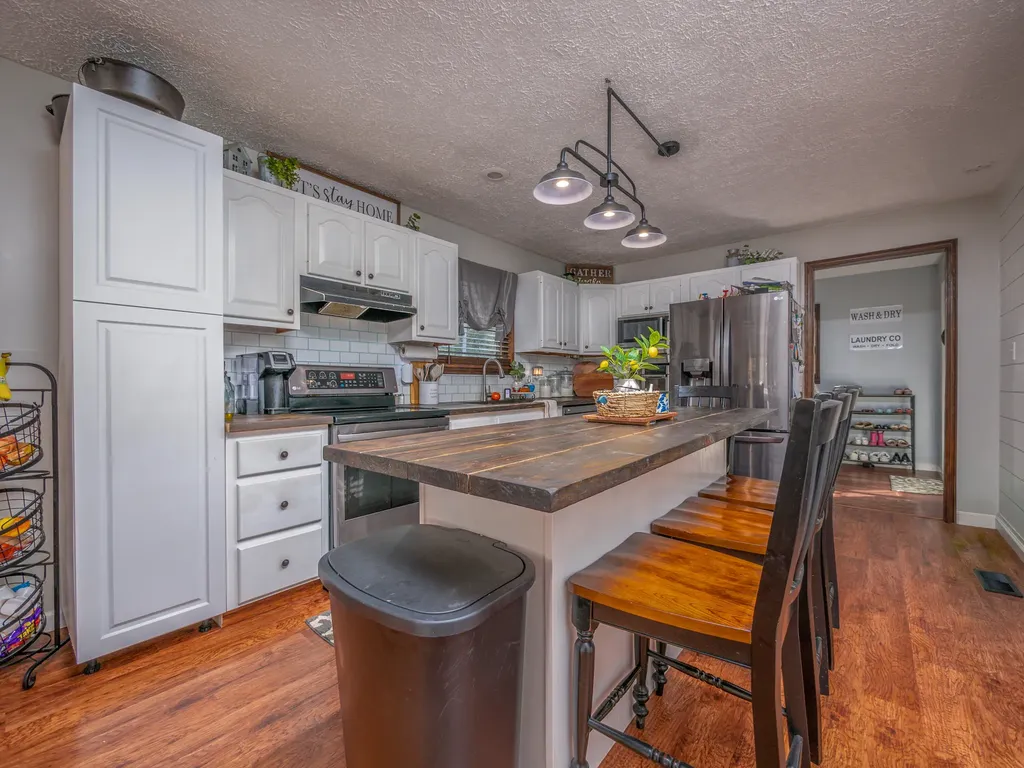 811 Glen Lawson Road Ezel KY 41425
