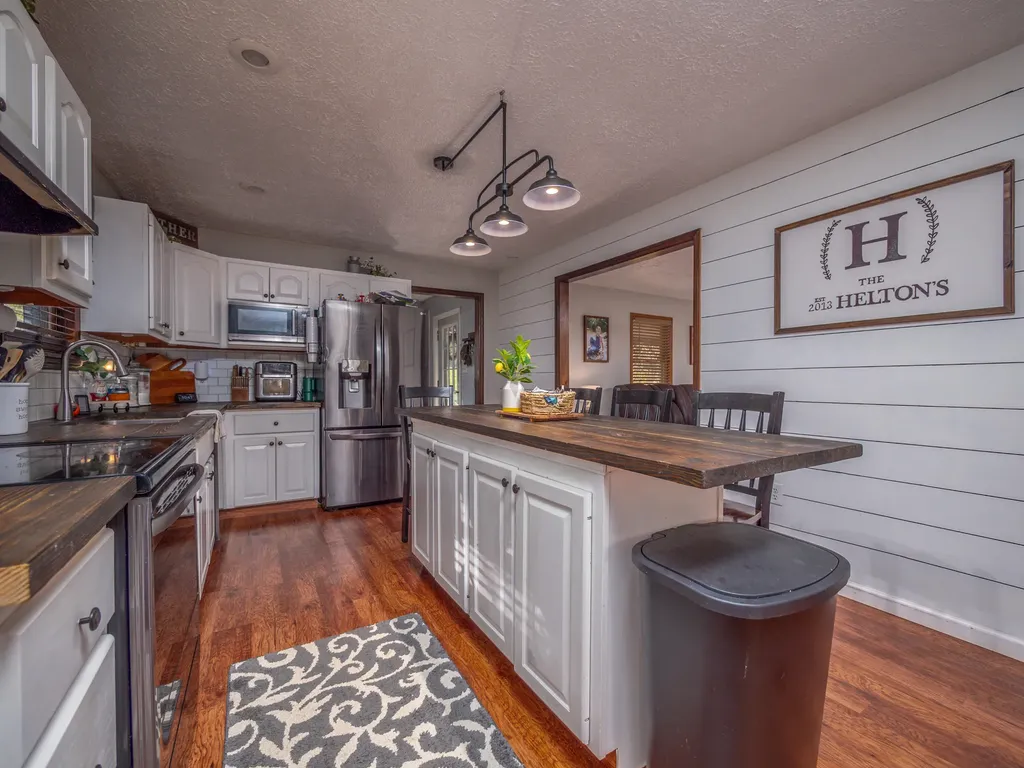 811 Glen Lawson Road Ezel KY 41425