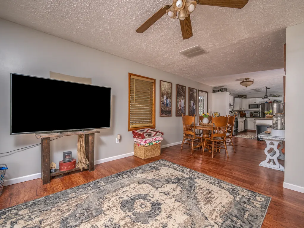 811 Glen Lawson Road Ezel KY 41425