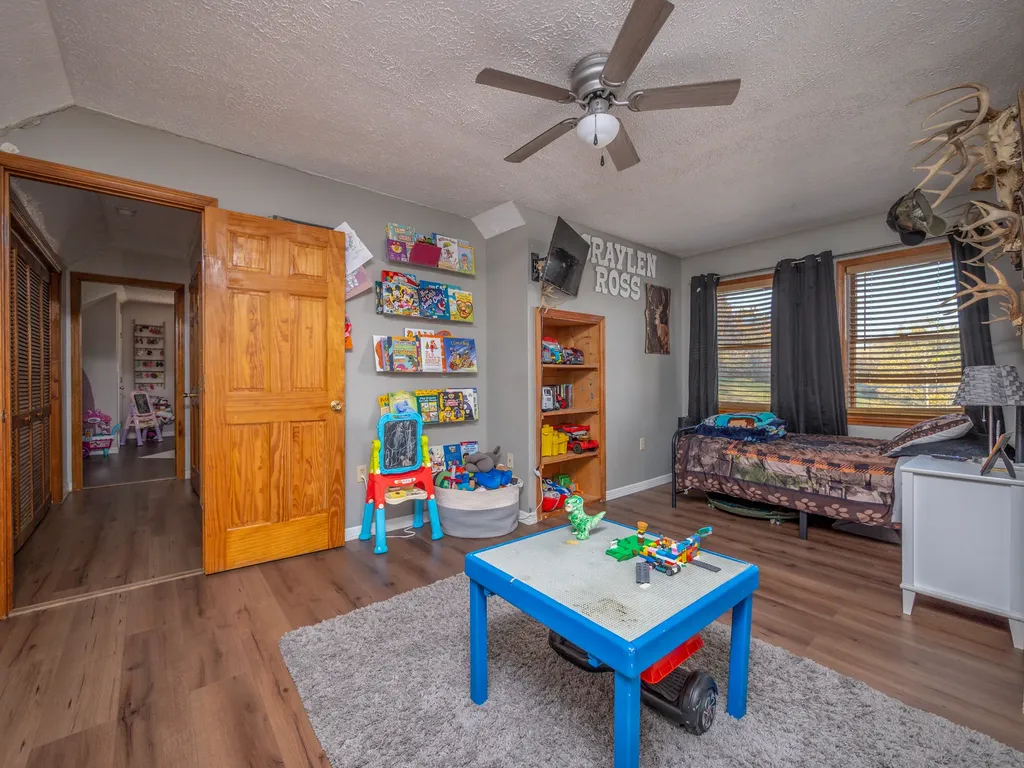 811 Glen Lawson Road Ezel KY 41425