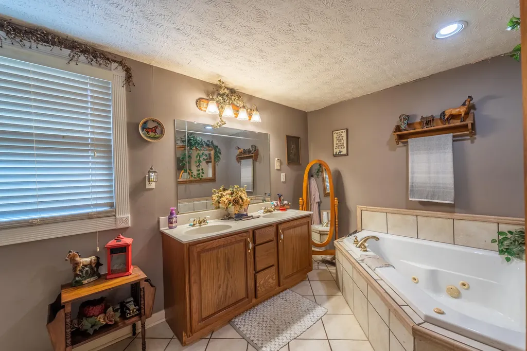 7805 State Highway 1295 Paint Lick KY 40461