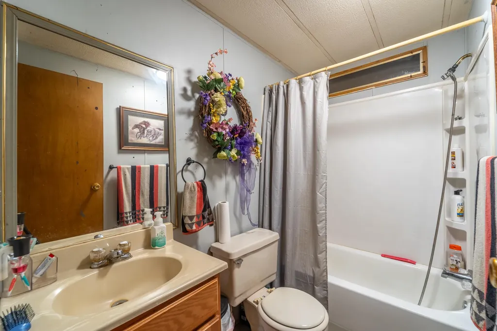 7805 State Highway 1295 Paint Lick KY 40461