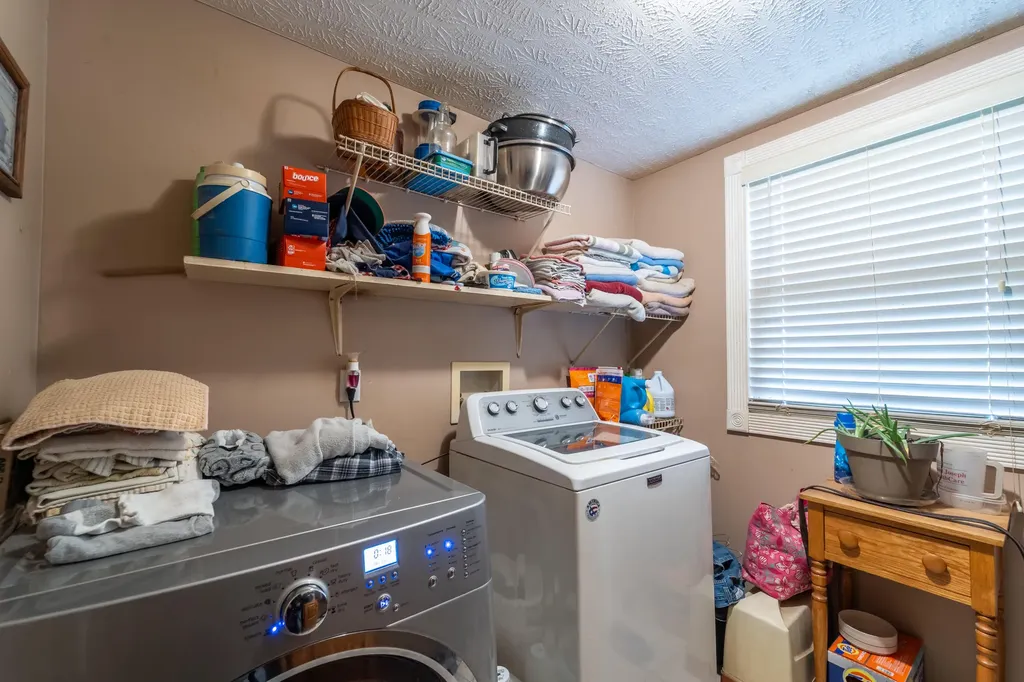 7805 State Highway 1295 Paint Lick KY 40461
