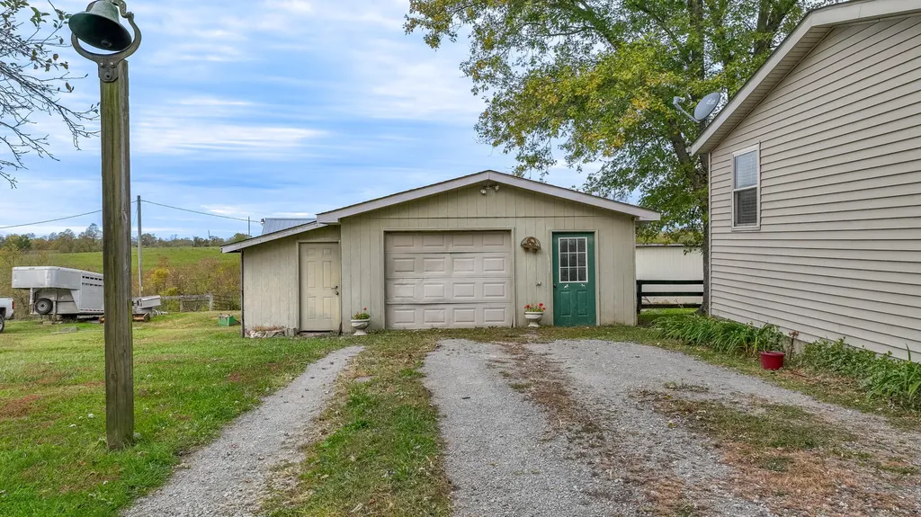 7805 State Highway 1295 Paint Lick KY 40461