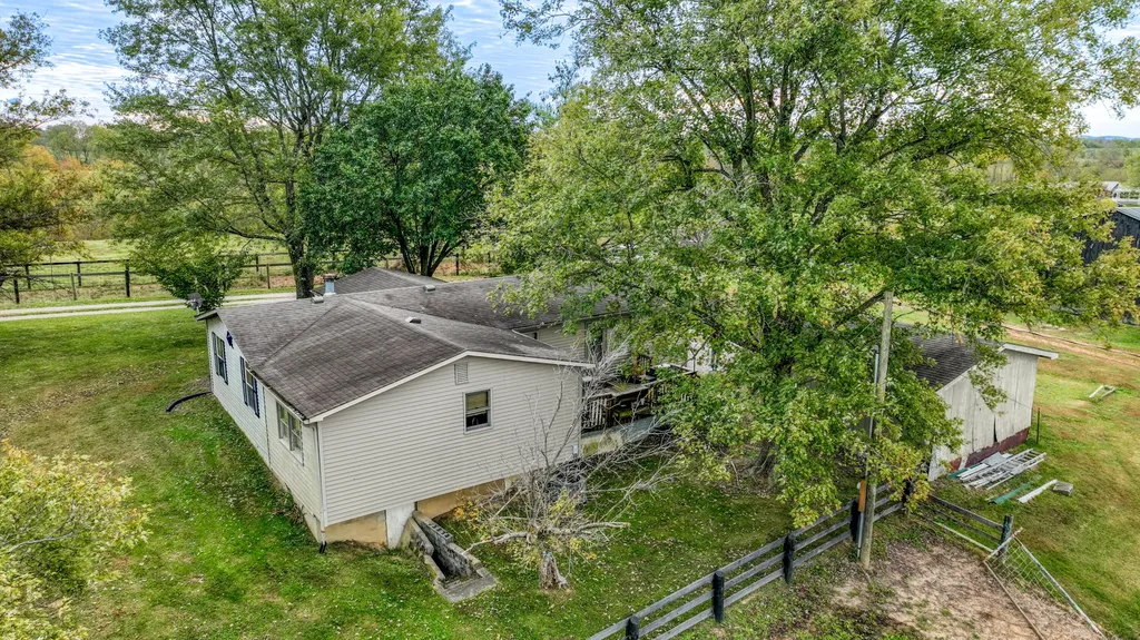 7805 State Highway 1295 Paint Lick KY 40461