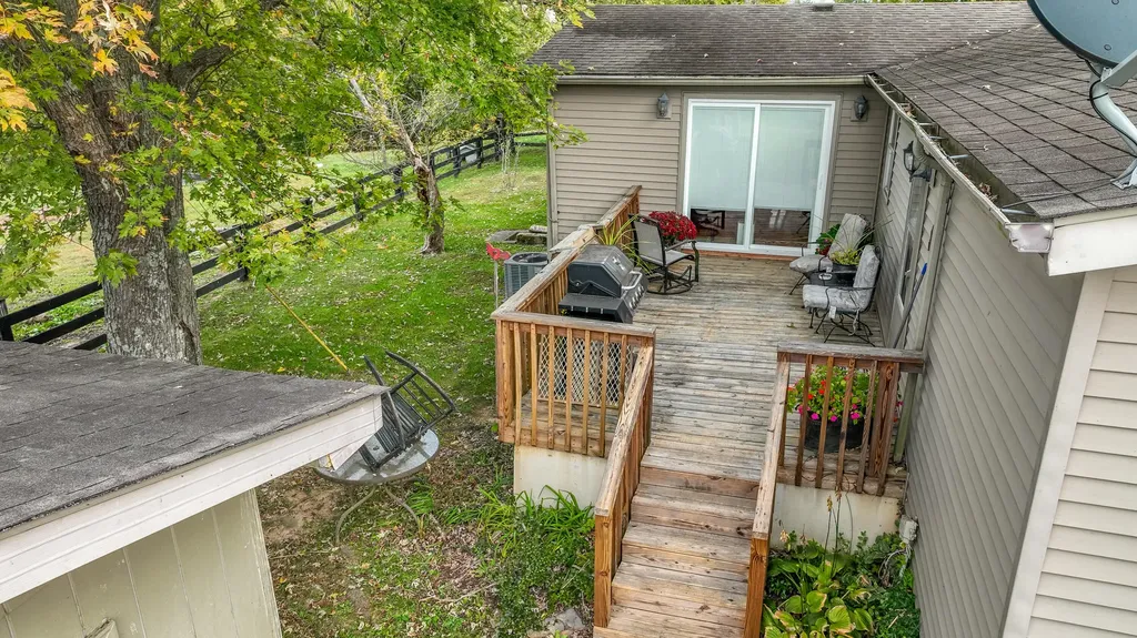 7805 State Highway 1295 Paint Lick KY 40461