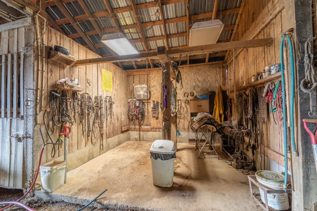 7805 State Highway 1295 Paint Lick KY 40461