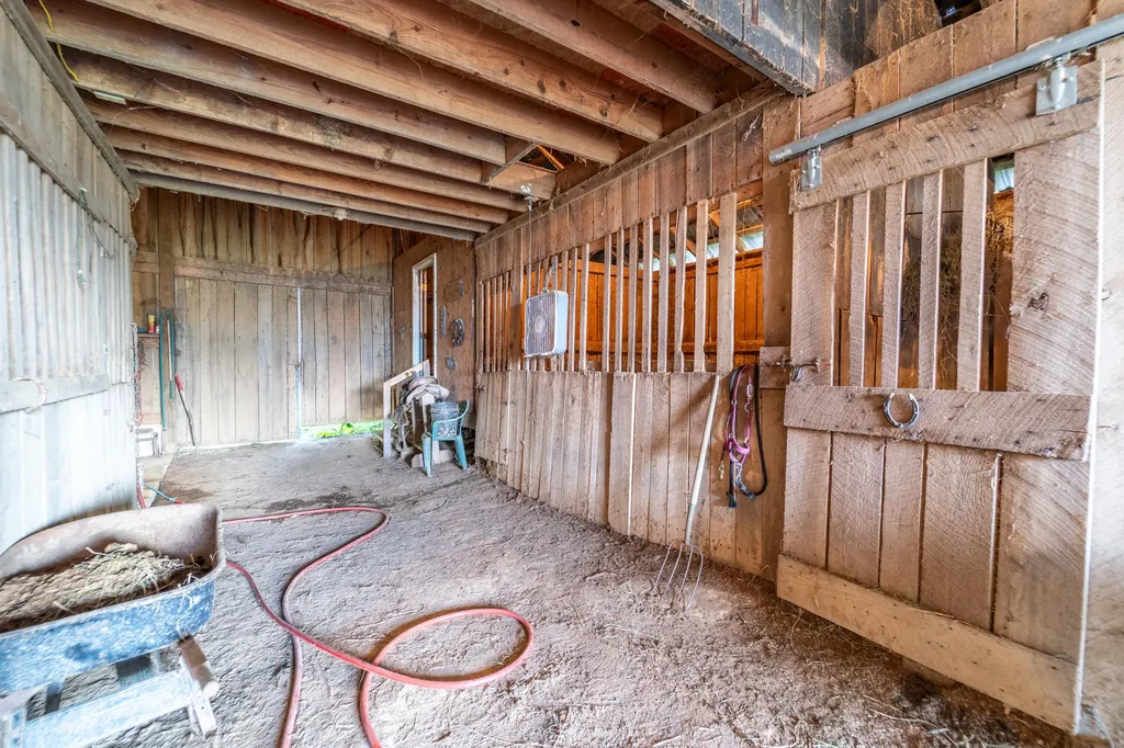 7805 State Highway 1295 Paint Lick KY 40461