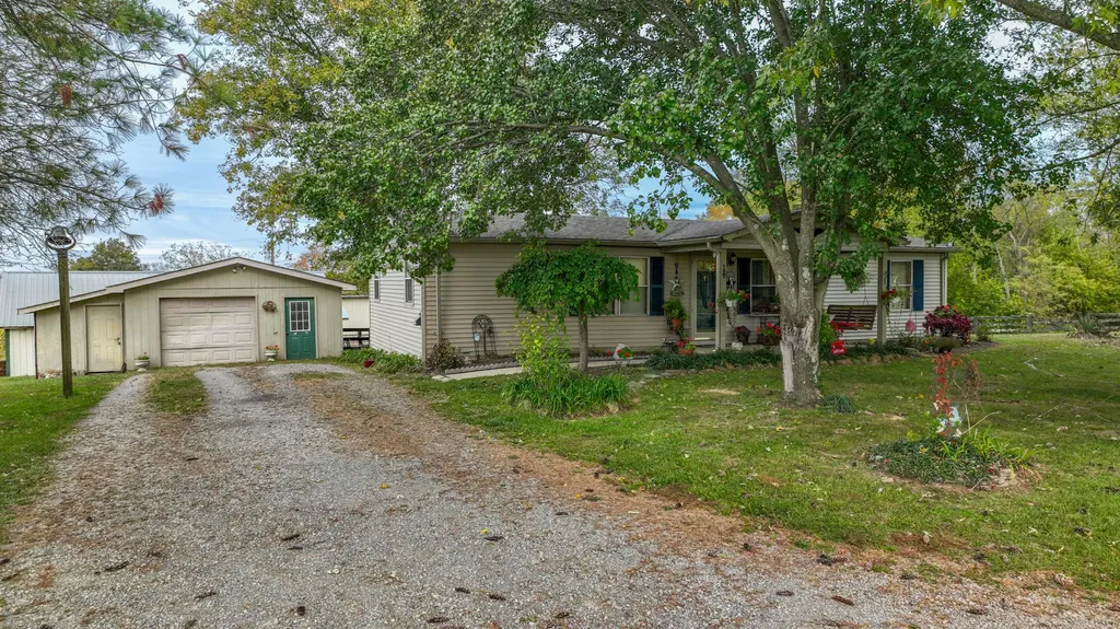 7805 State Highway 1295 Paint Lick KY 40461