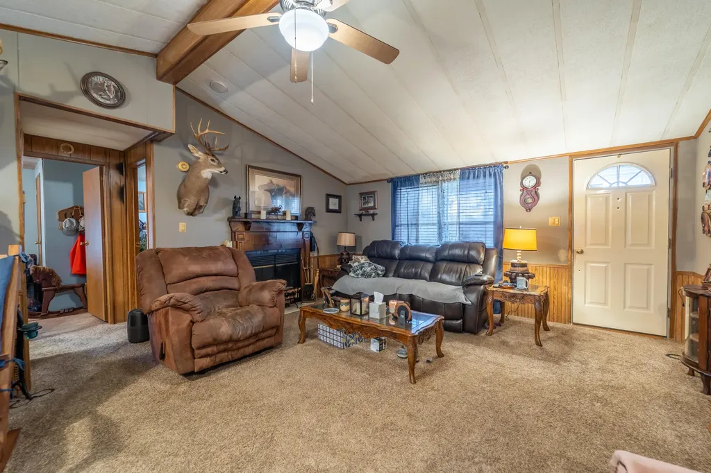 7805 State Highway 1295 Paint Lick KY 40461