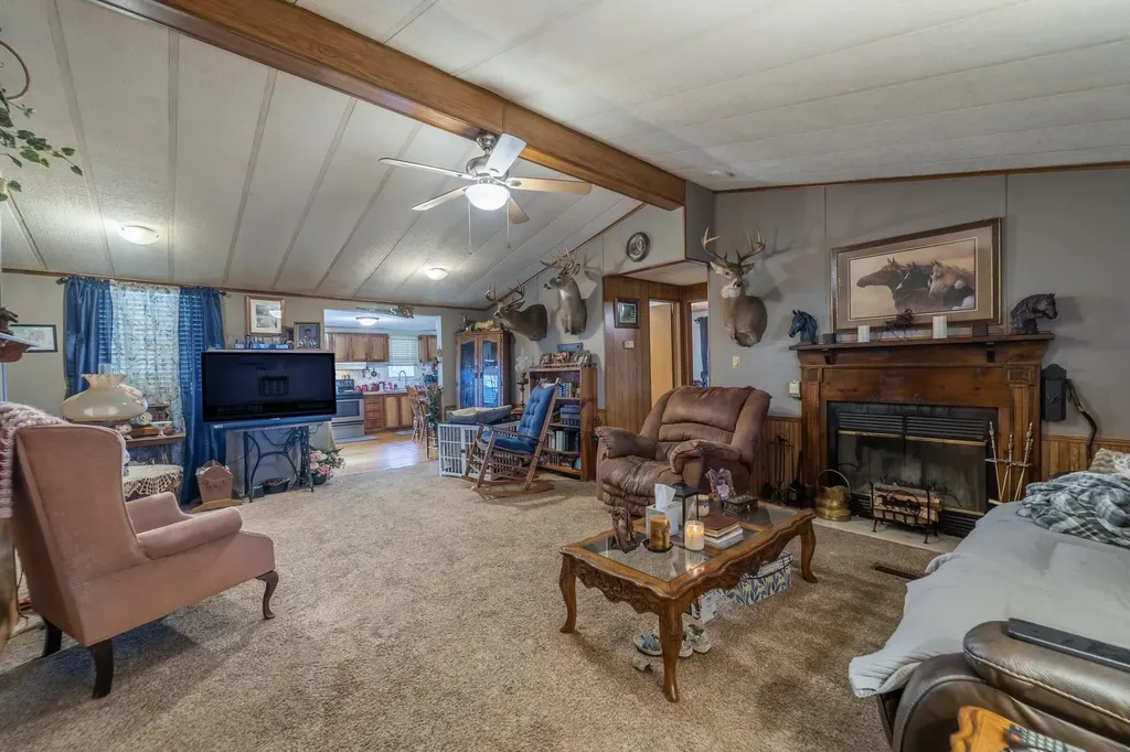 7805 State Highway 1295 Paint Lick KY 40461