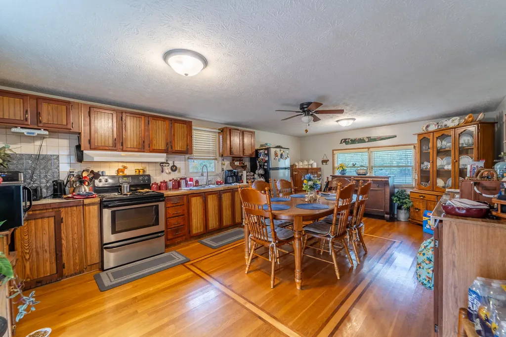 7805 State Highway 1295 Paint Lick KY 40461