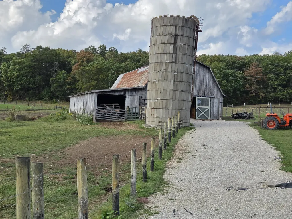 5525 Garland Hollow Road Means KY 40346