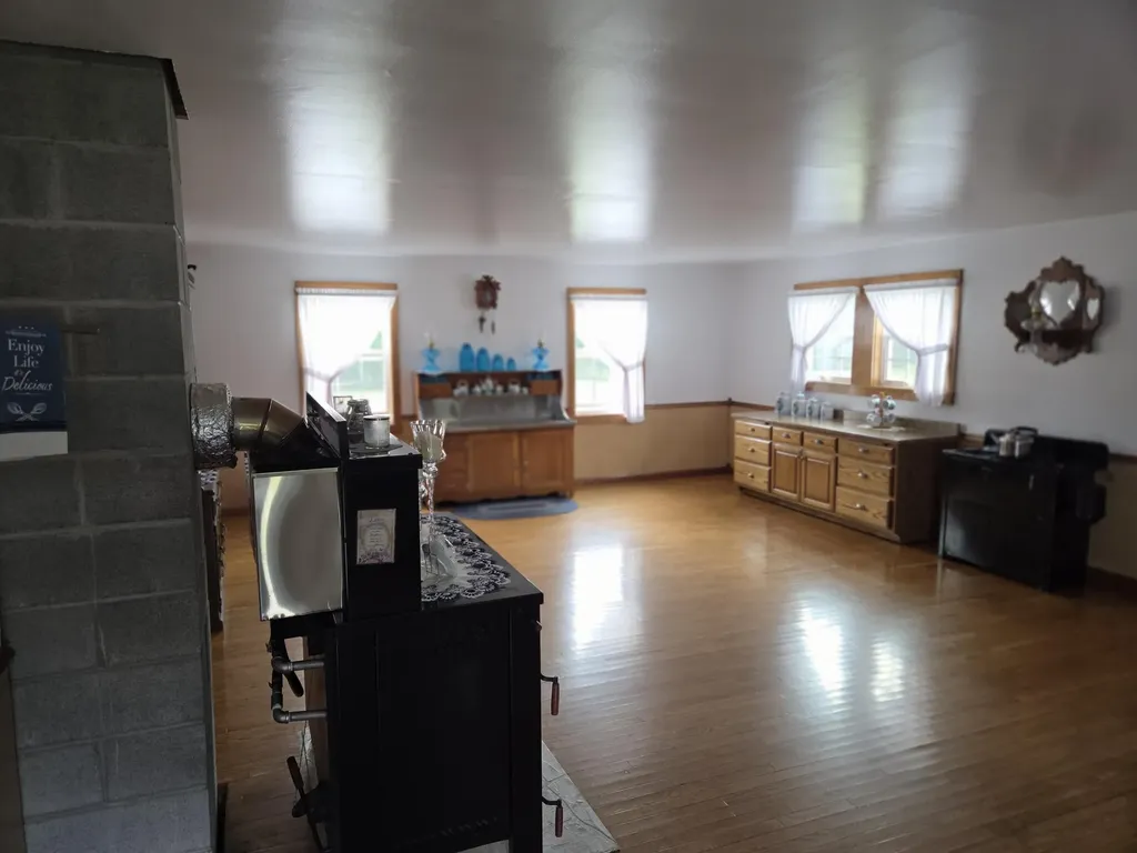 5525 Garland Hollow Road Means KY 40346