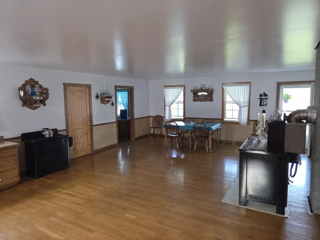 5525 Garland Hollow Road Means KY 40346