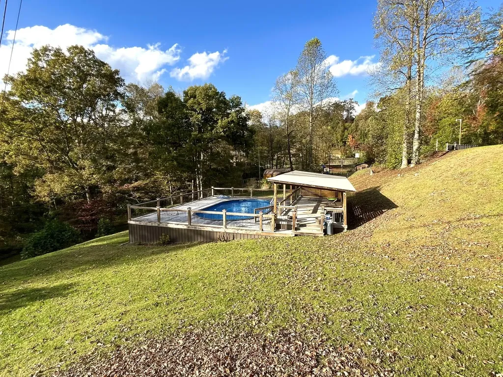 1100 Coldiron Heights Harlan KY 40831