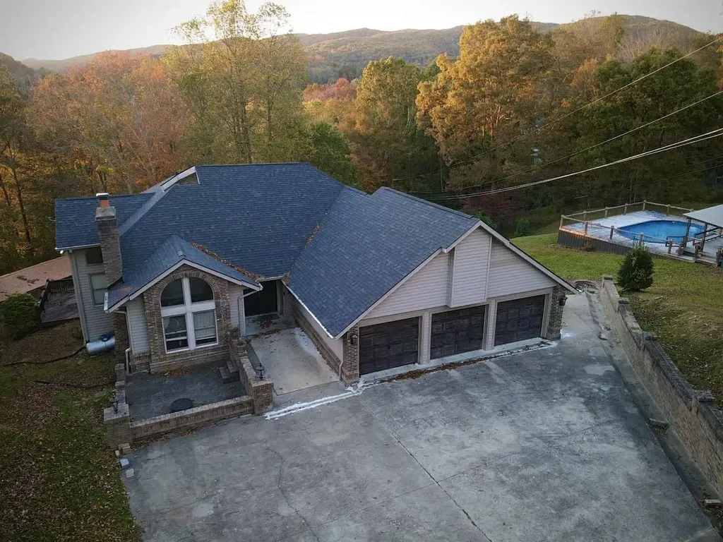 1100 Coldiron Heights Harlan KY 40831