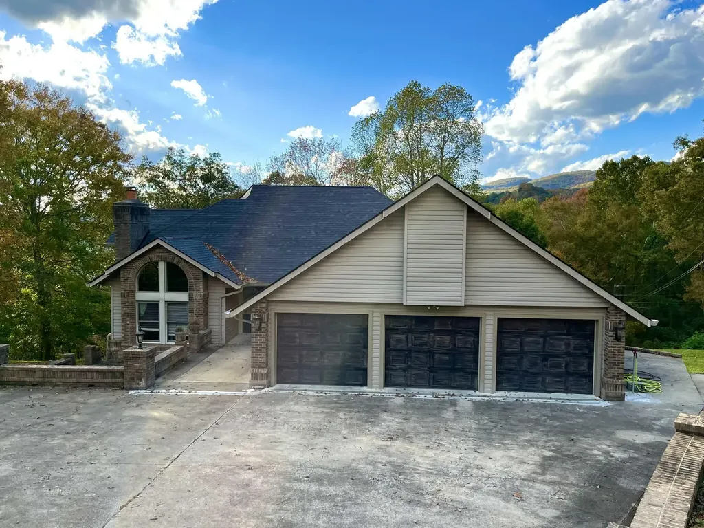 1100 Coldiron Heights Harlan KY 40831