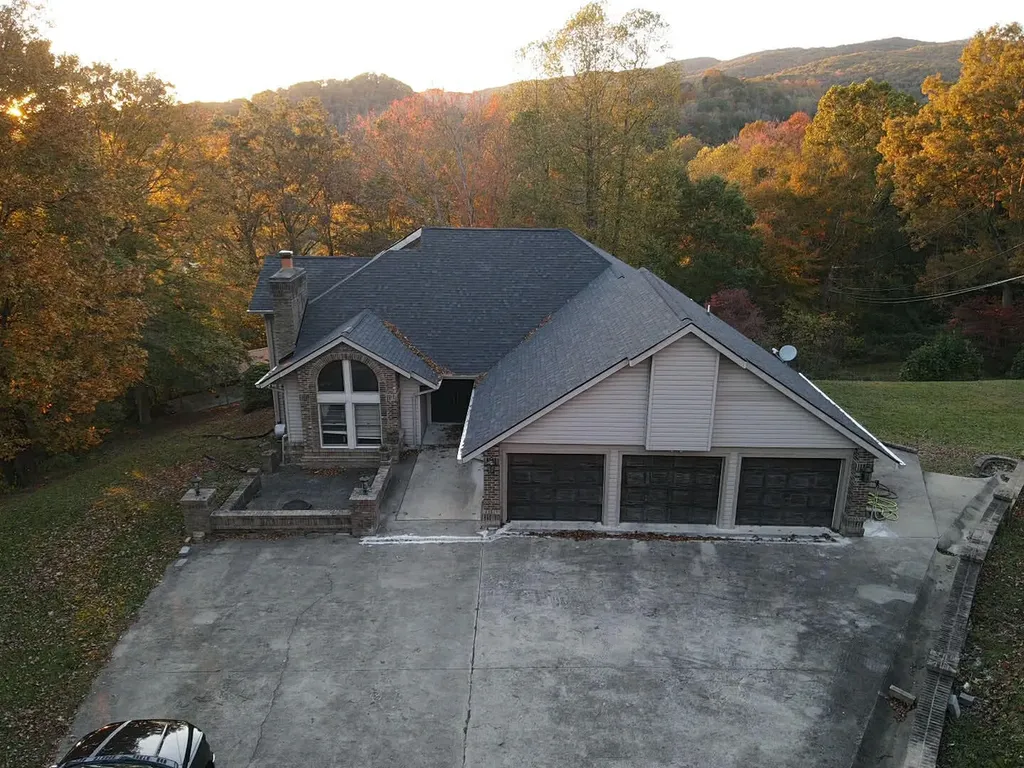 1100 Coldiron Heights Harlan KY 40831