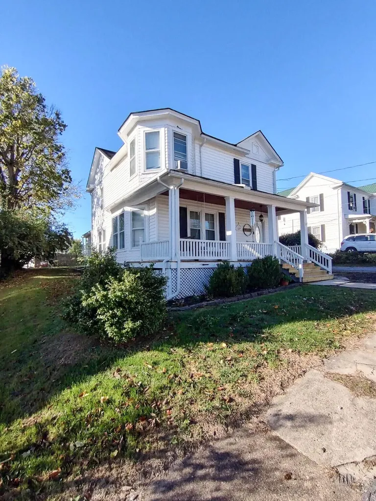 127 Mills Avenue Flemingsburg KY 41041