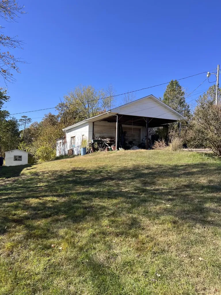10 Beech Fork Road Clay City KY 40312
